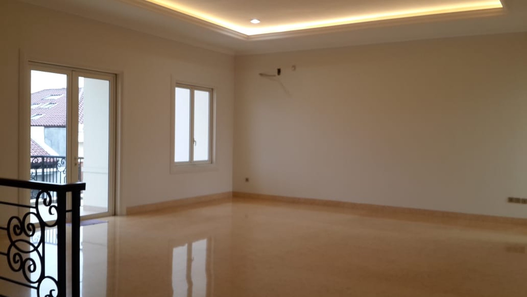 Rumah 3 Lantai di Pondok Indah, Jakarta Selatan