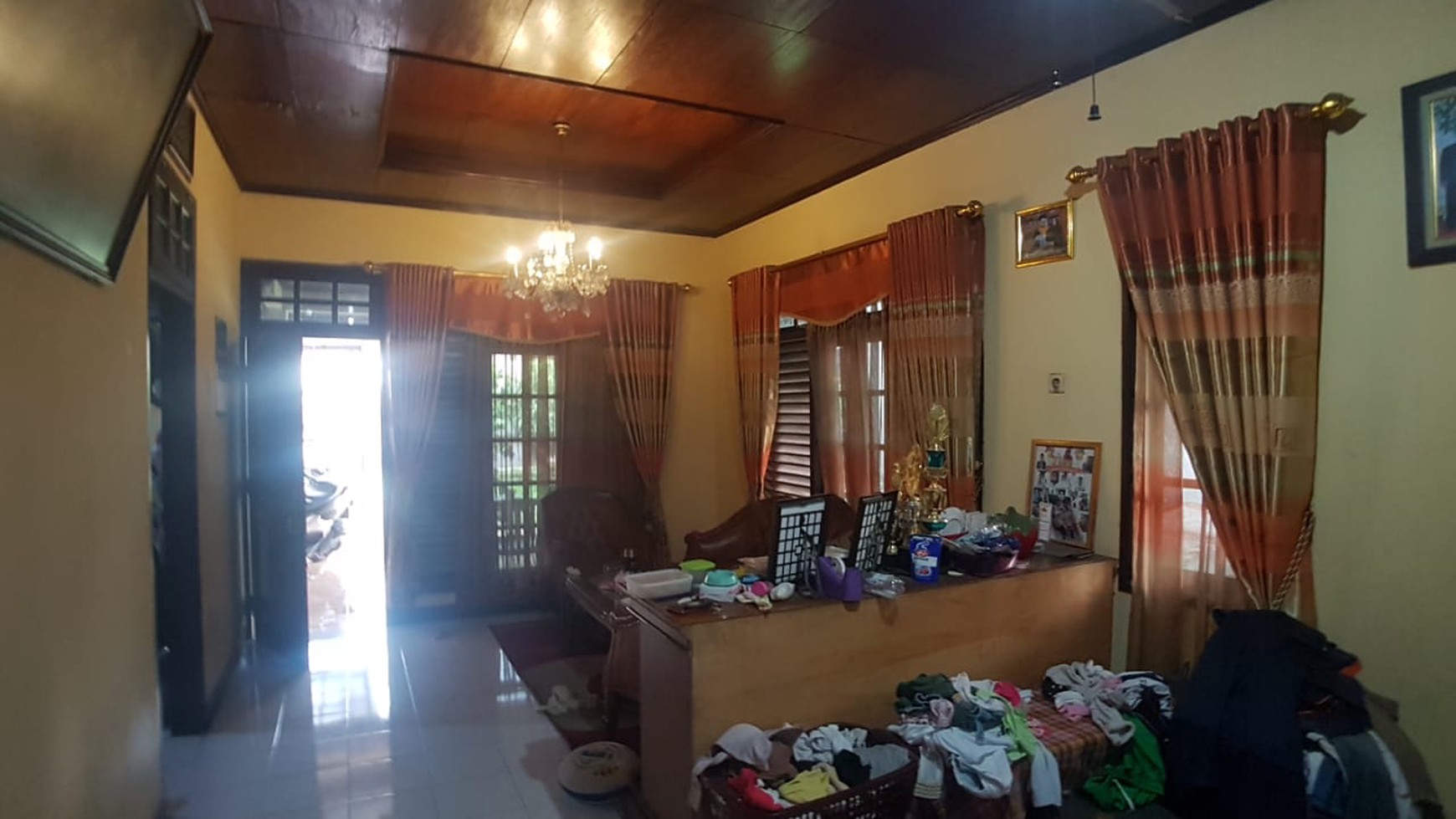 Rumah Dengan Kios, Lokasi Pinggir Jalan Raya @Pondok Aren