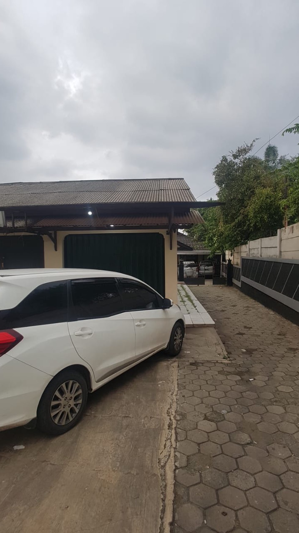 Rumah Dengan Kios, Lokasi Pinggir Jalan Raya @Pondok Aren