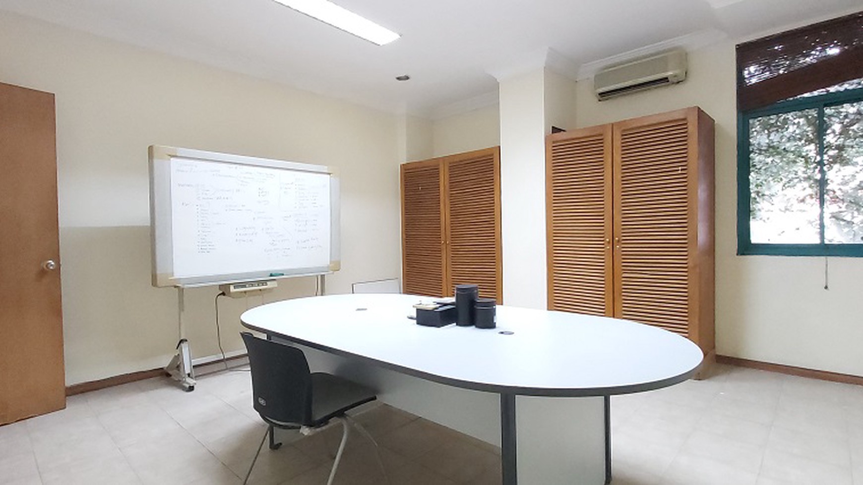 Office Space Di Pejeten, Jakarta Selatan, Lokasi dekat dengan akses tol JORR, Semi Furnished