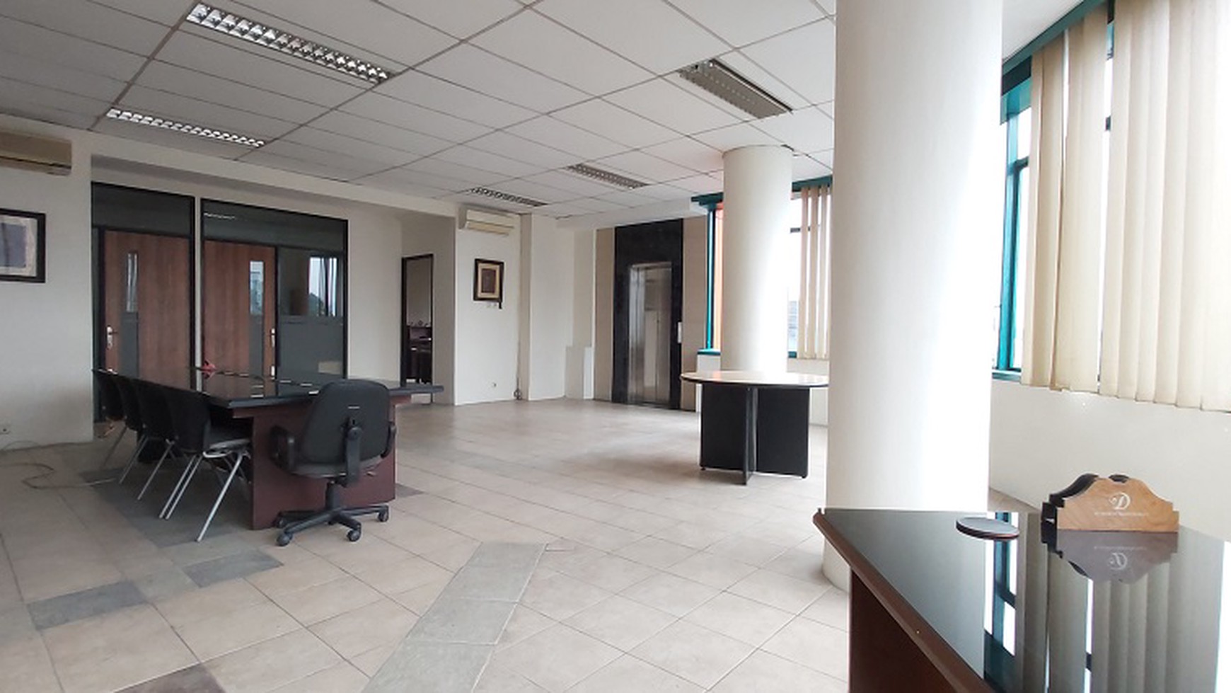 Office Space Di Pejeten, Jakarta Selatan, Lokasi dekat dengan akses tol JORR, Semi Furnished