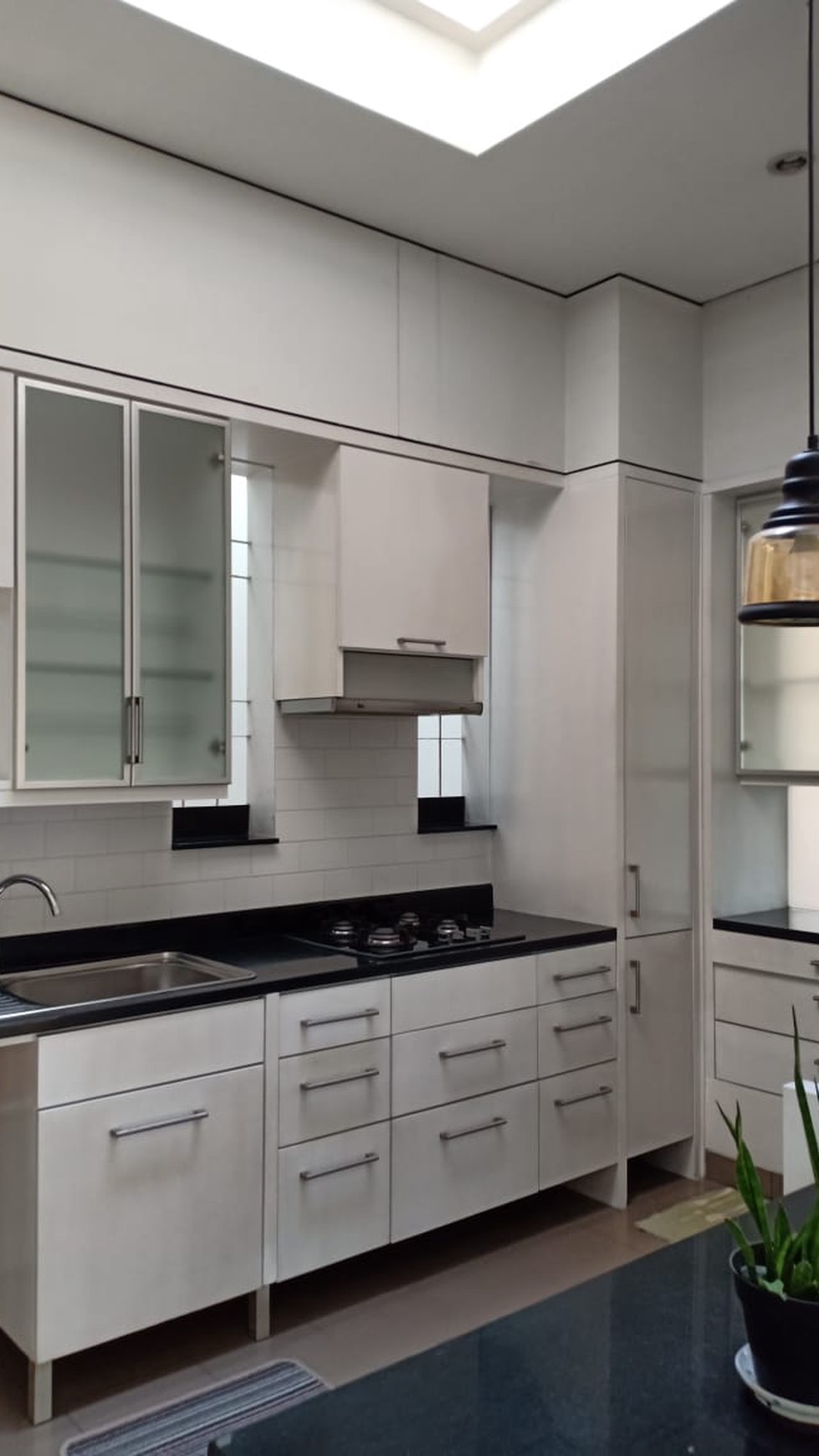 Rumah Modern di Mega Cinere