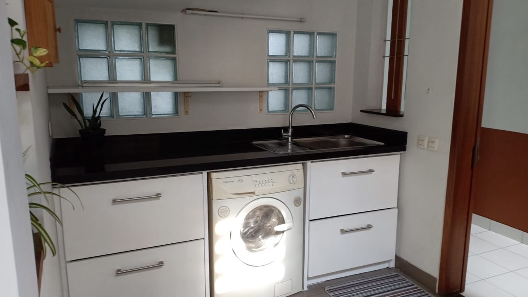 Rumah Modern di Mega Cinere