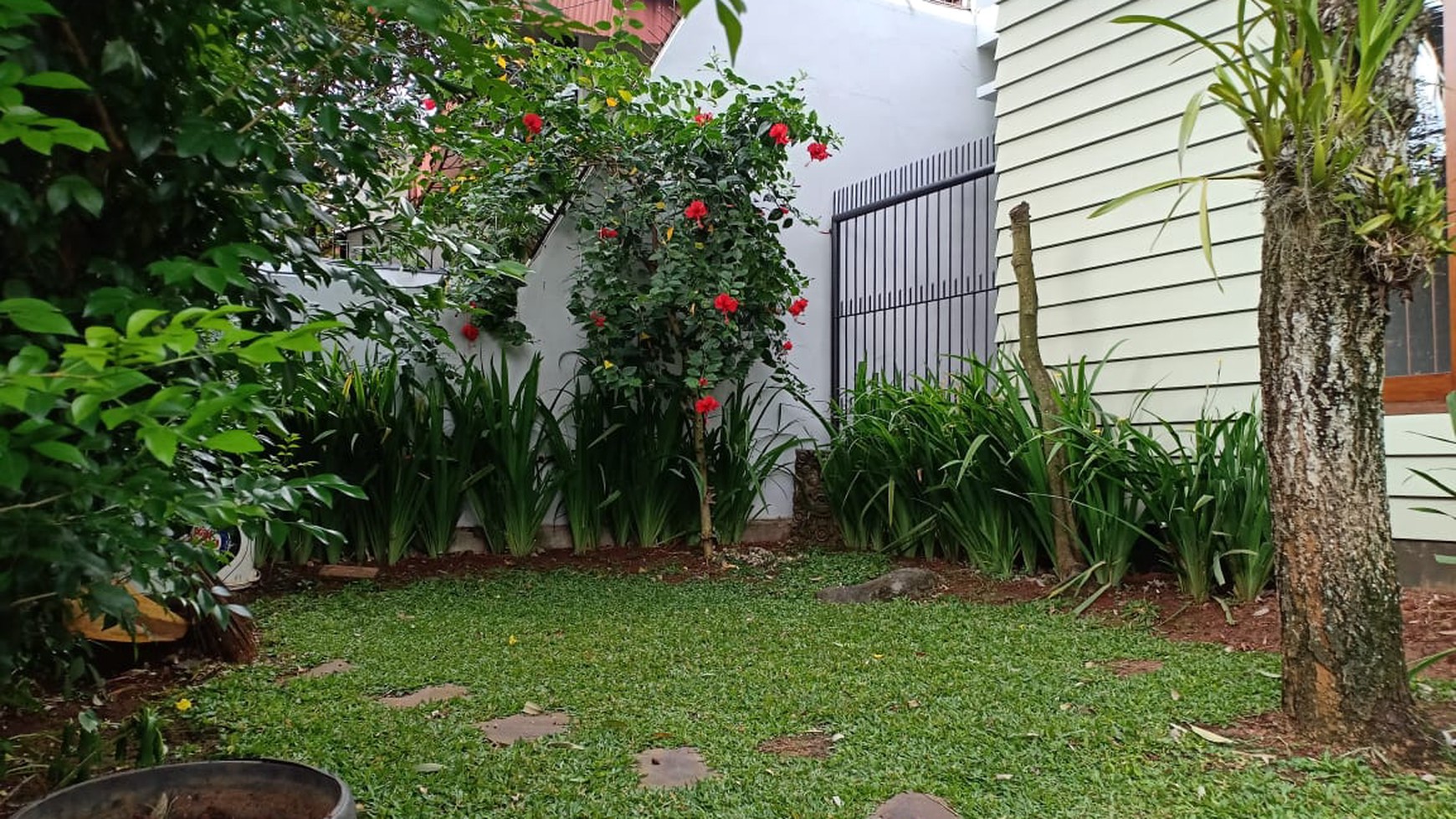 Rumah Modern di Mega Cinere