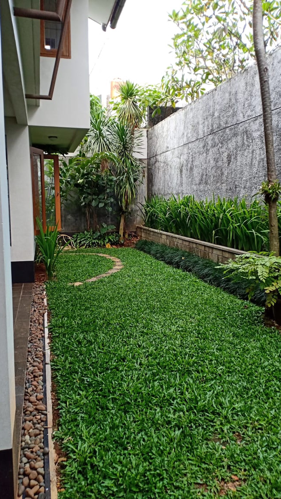 Rumah Modern di Mega Cinere