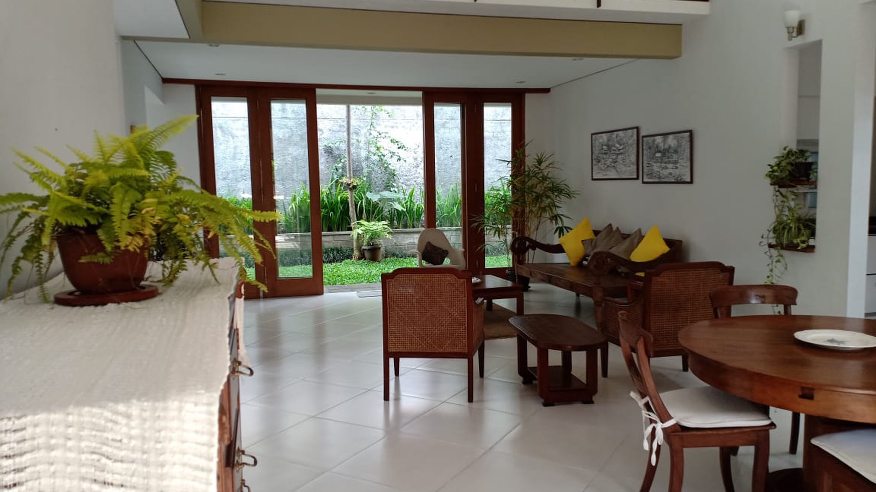 Rumah Modern di Mega Cinere