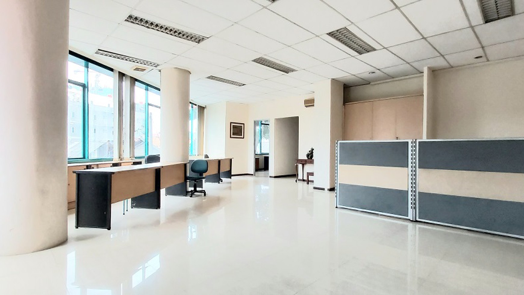 Office Space Di Warung Buncit, Jakarta Selatan, Lokasi dekat dengan akses tol JORR, Semi Furnished