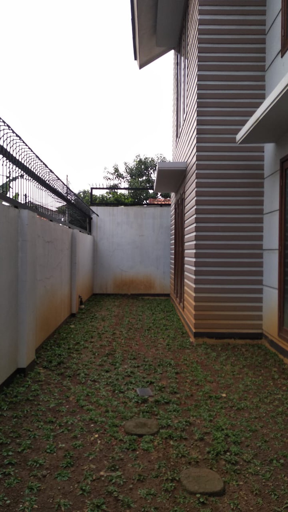 Rumah Dijual / Di Sewa, Jl. Bambu Kuning, Kby Baru
