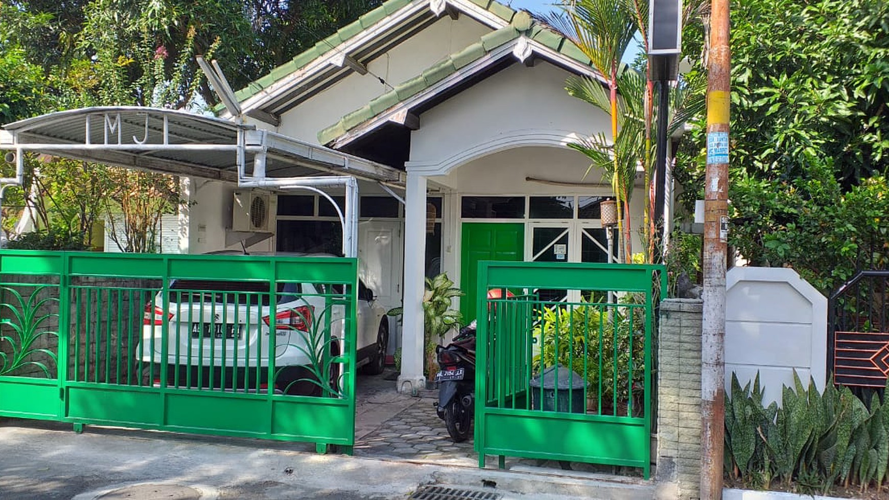 RUMAH CANTIK 4 KAMAR TIDUR, DI DAERAH MANTRIJERON, YOGYAKARTA