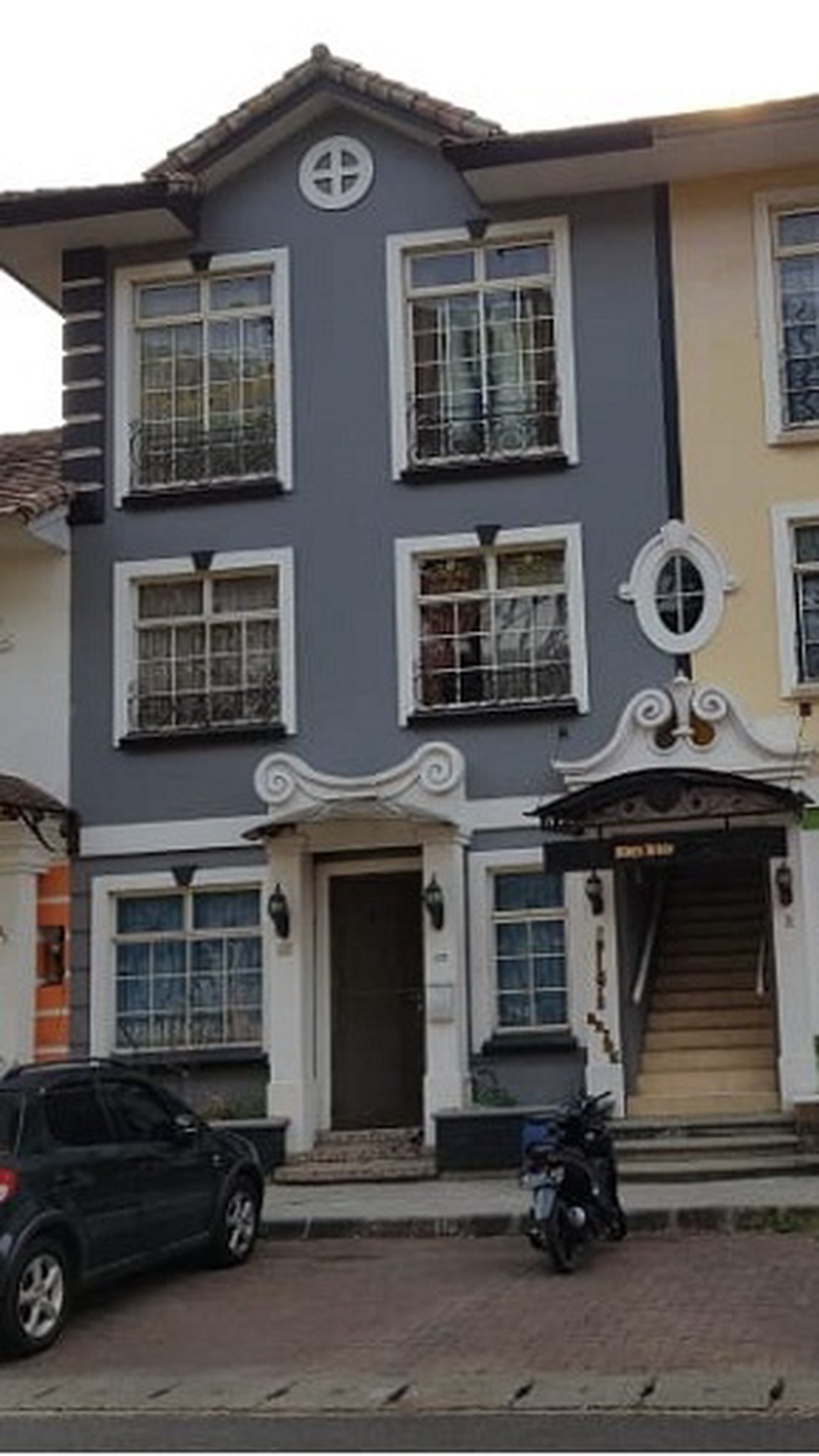 Disewa Townhouse Taman Paris 2 - Lippo Karawaci Tangerang