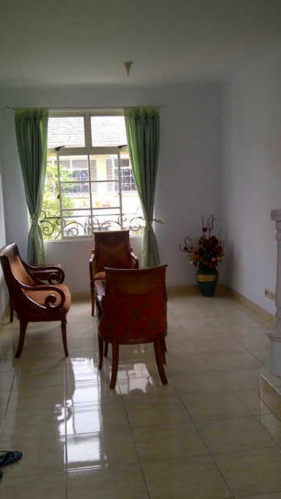 Disewa Townhouse Taman Paris 2 - Lippo Karawaci Tangerang