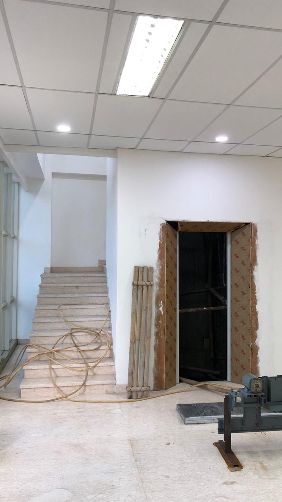 Dijual gedung baru di ampera, kemang jaksel
