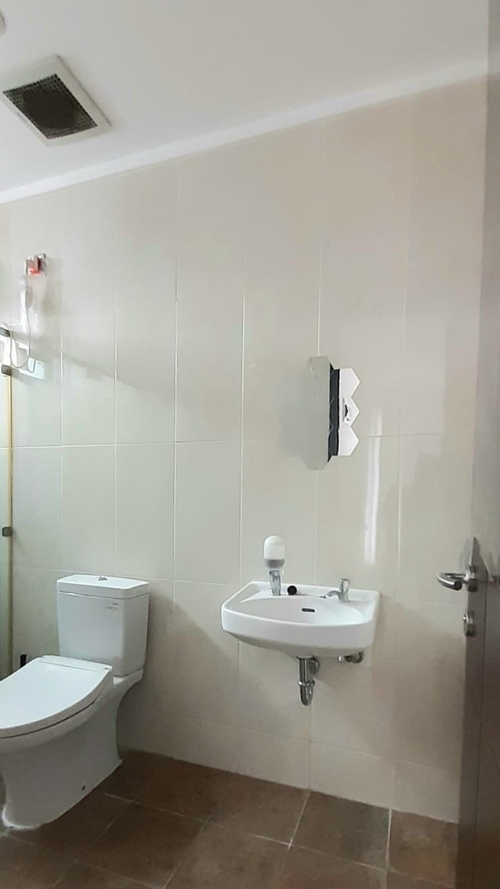 Rumah Cantiq Minimalis Luas 72m Harga 65Jt/Thn di Kebayoran Harmony Bintaro Jaya