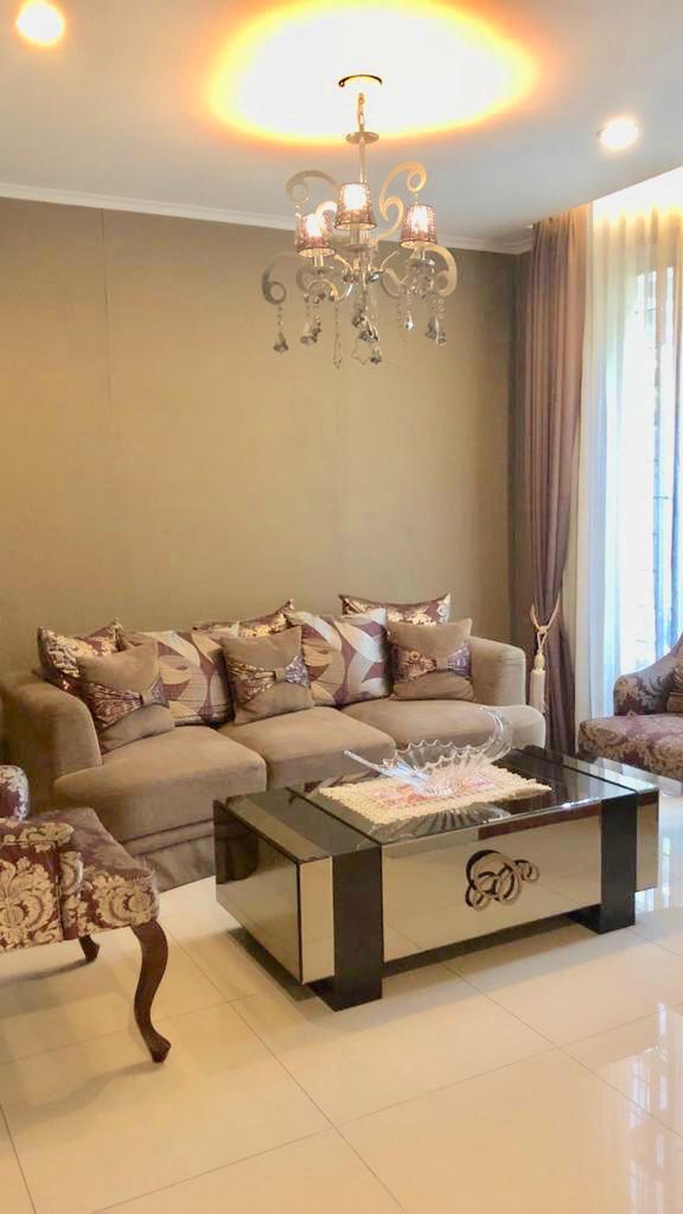 Rumah MEWAH, Cantik, dan Siap Huni @Menteng, Bintaro