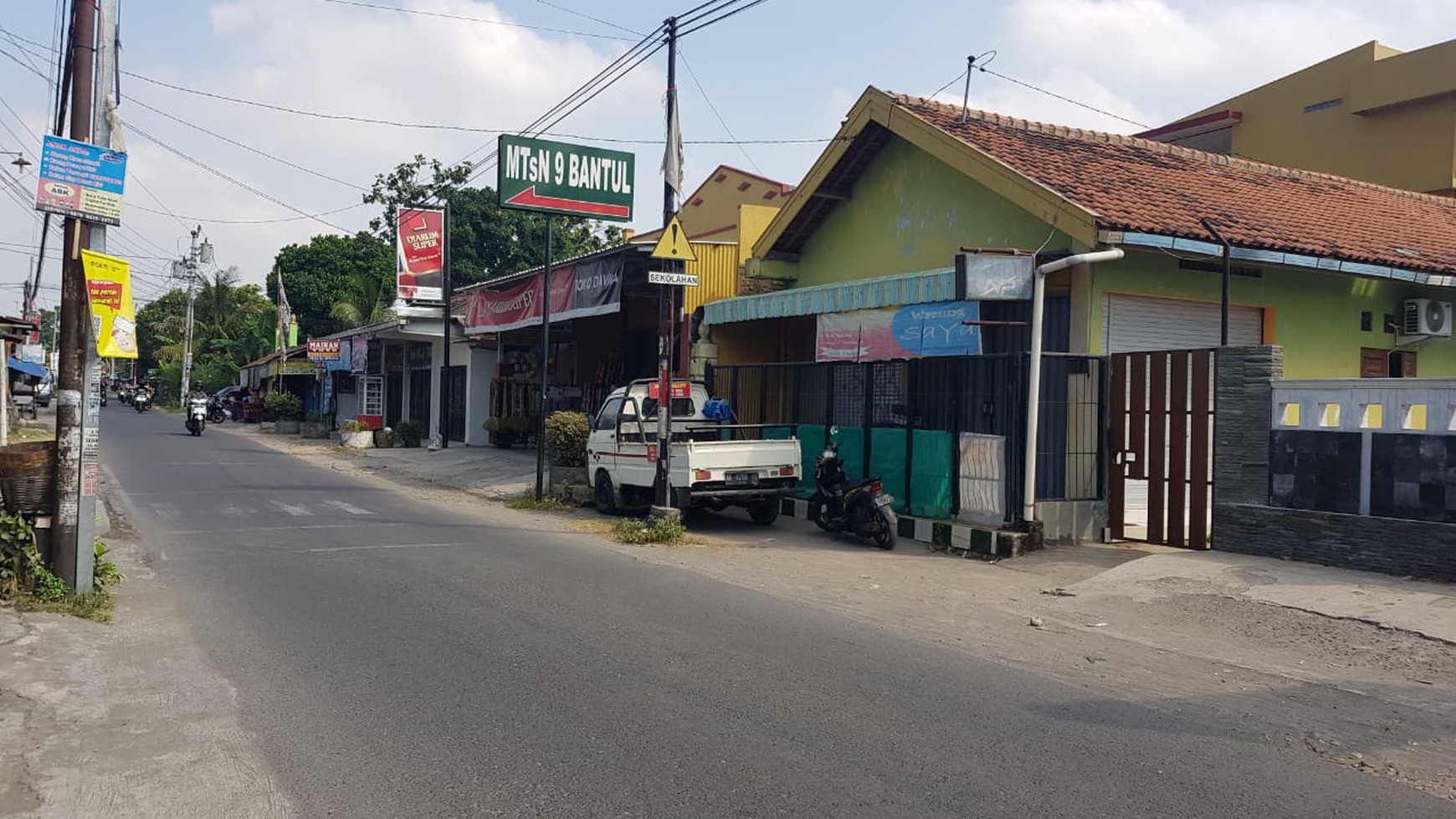 RUMAH SEMI FURNISH DI REJOWINANGUN DEKAT GEMBIRALOKA ZOO
