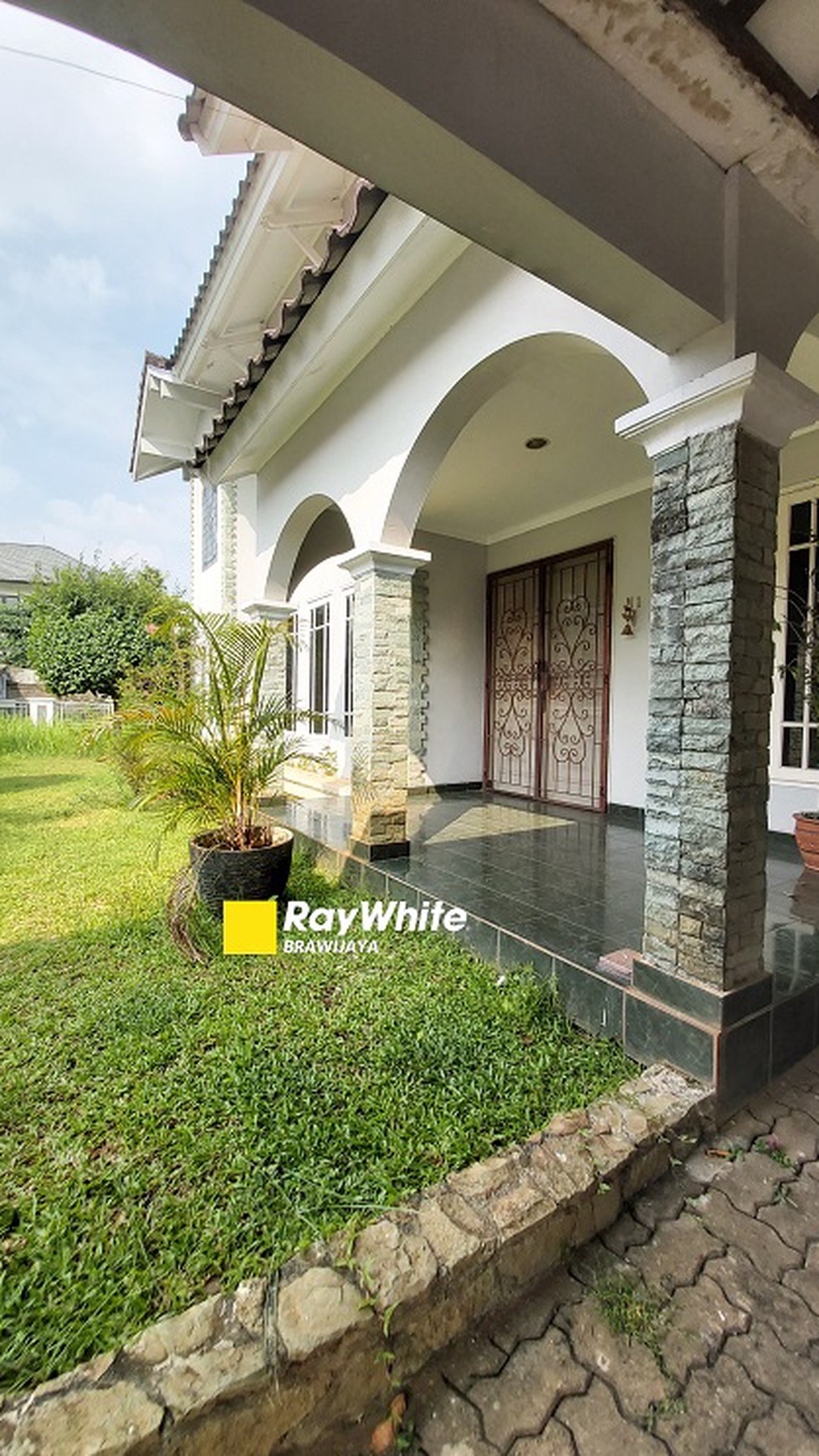 Rumah di Vila Delima, Lebak Bulus, Di hoek, Semi Furnished, 5 Bedrooms