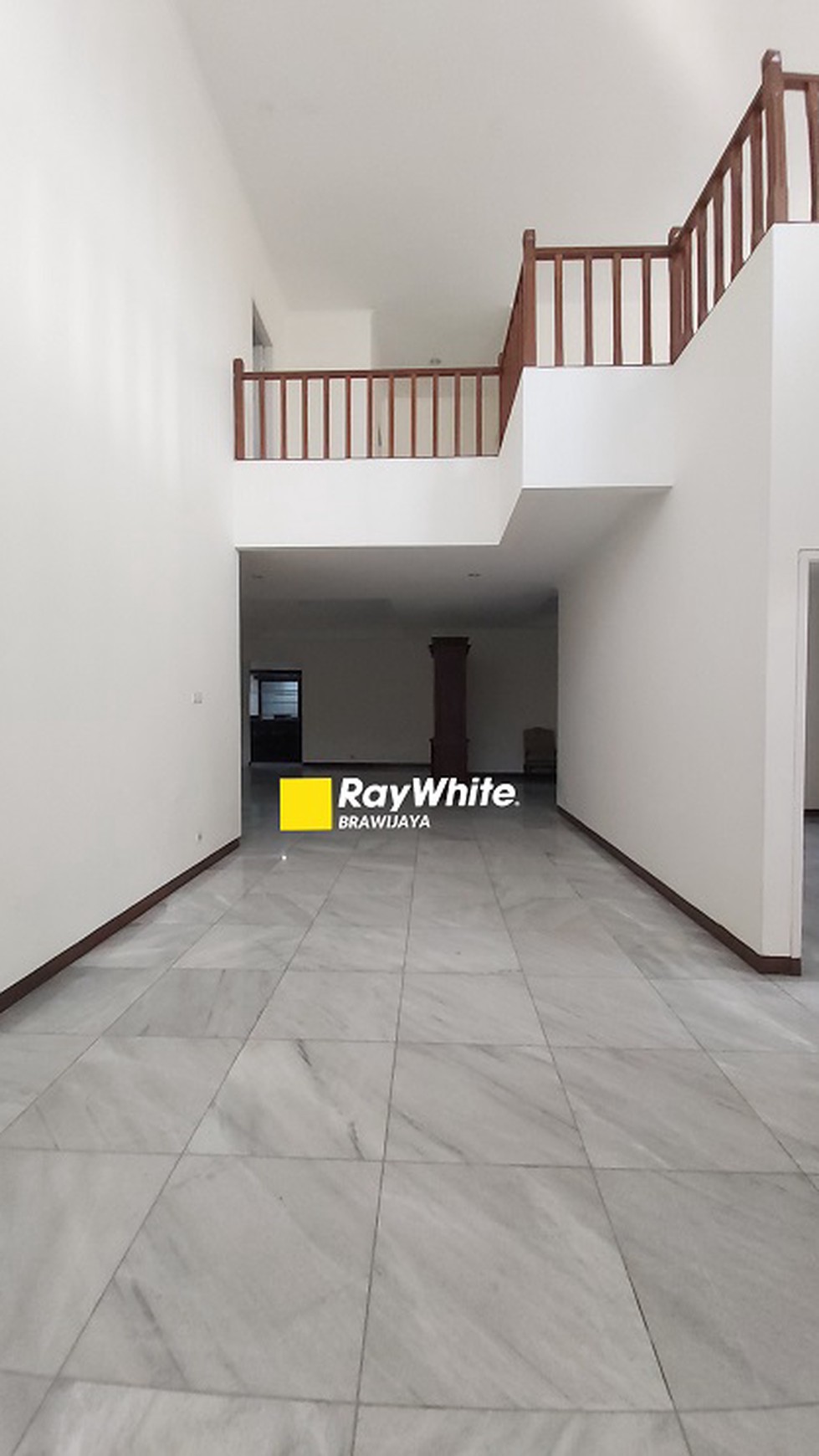 Rumah di Vila Delima, Lebak Bulus, Di hoek, Semi Furnished, 5 Bedrooms