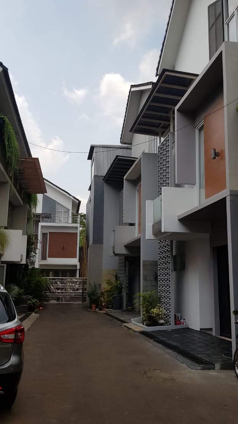 Sewa Rumah Town House semi furnish dekat Area Kemang/ Antasari / Cilandak
