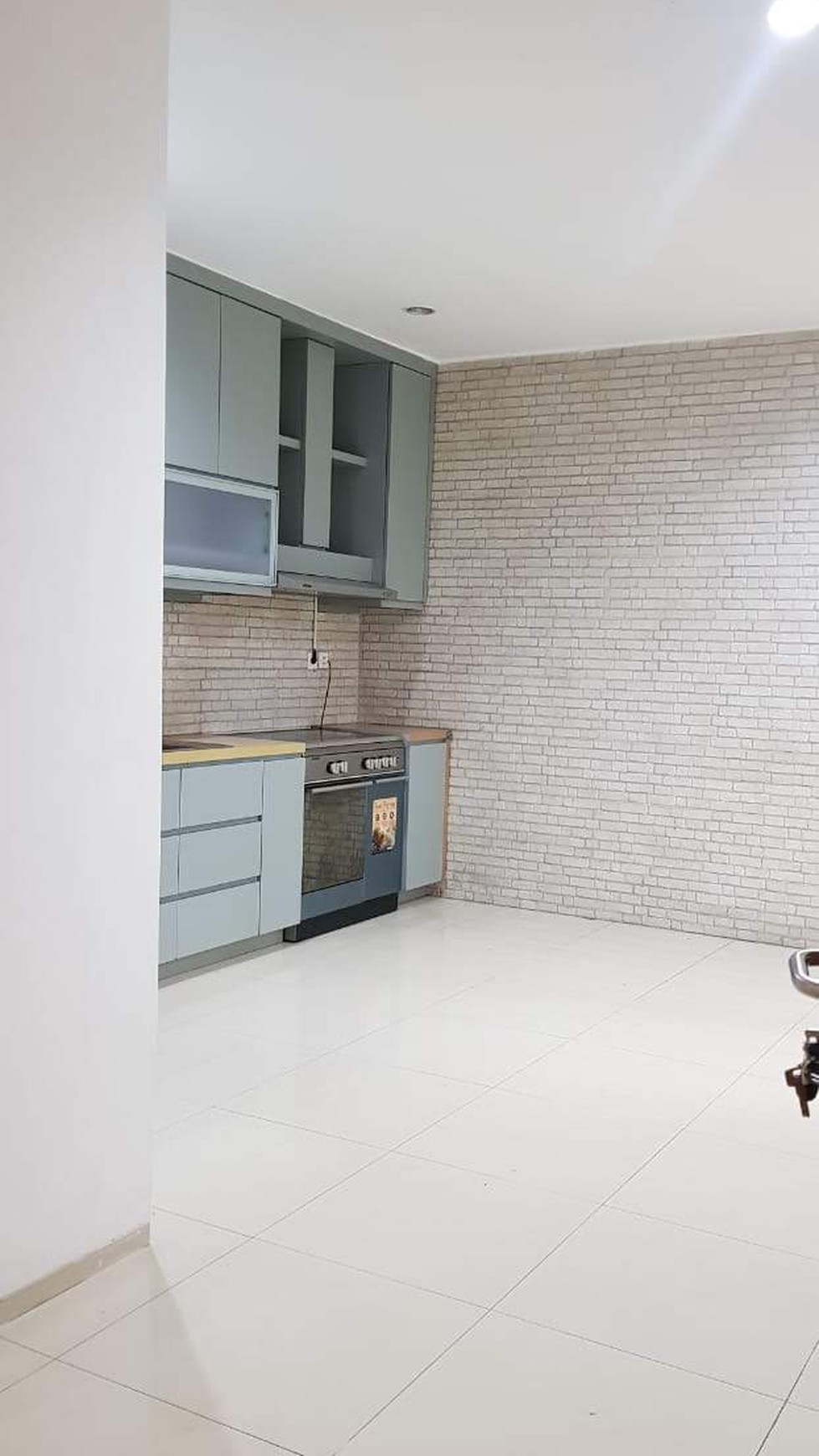 Sewa Rumah Town House semi furnish dekat Area Kemang/ Antasari / Cilandak