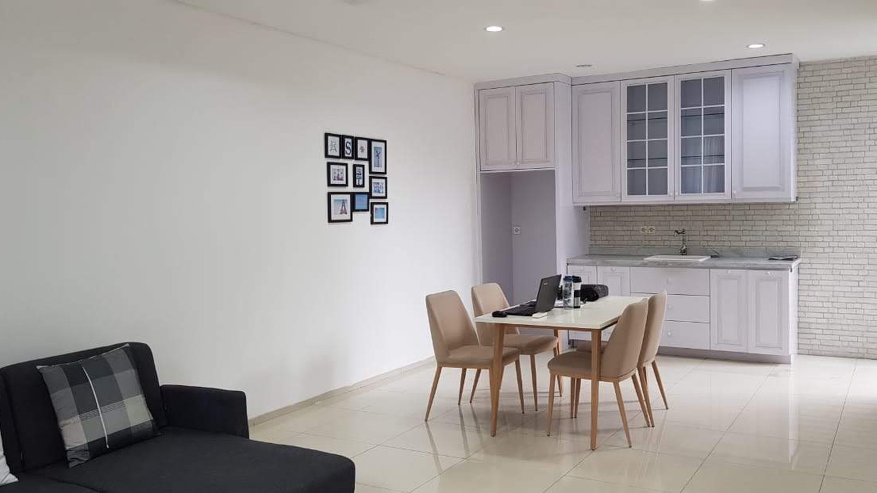 Sewa Rumah Town House semi furnish dekat Area Kemang/ Antasari / Cilandak