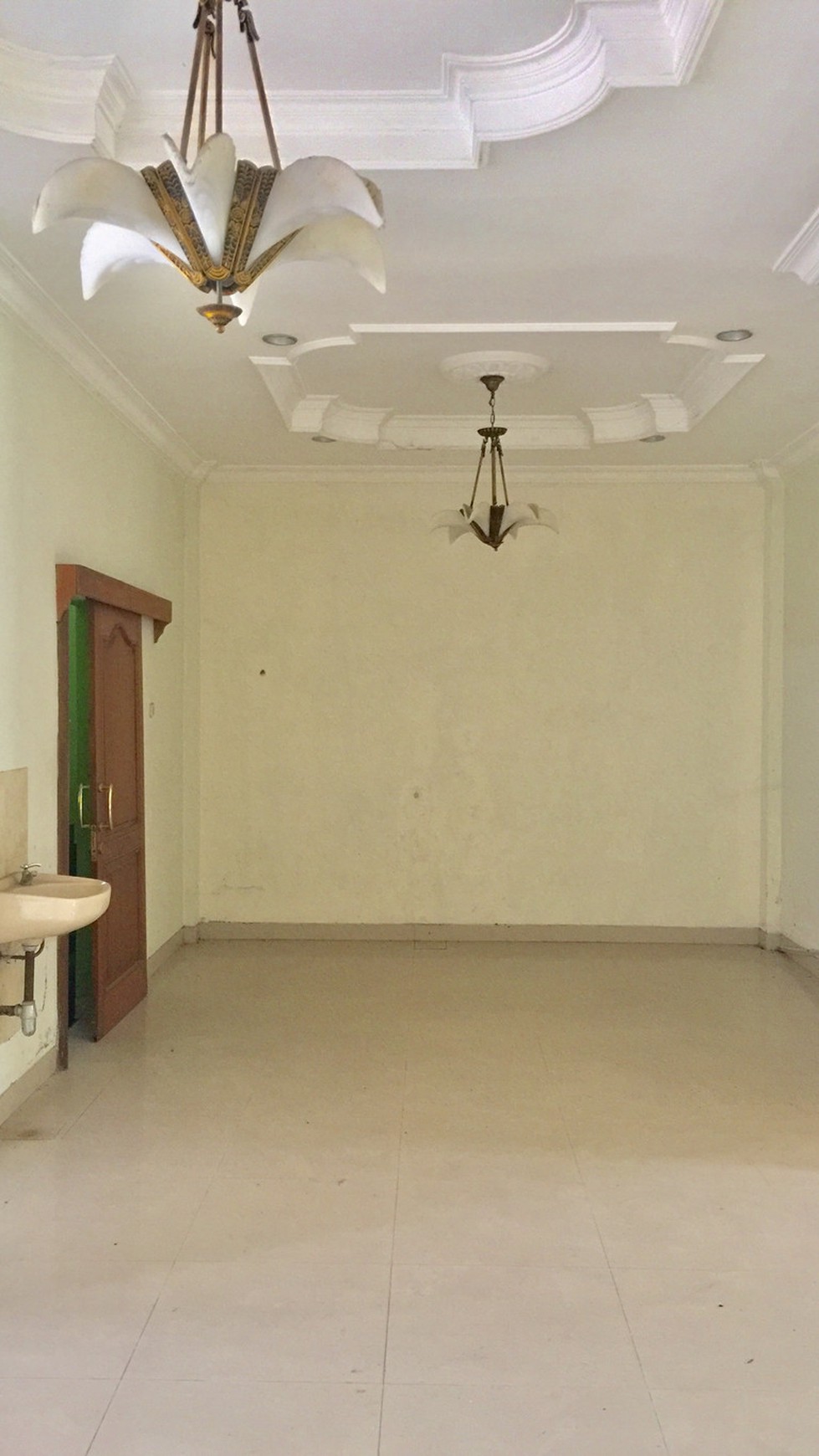 RUMAH STRATEGIS DENGAN BANGUNAN MEGAH DI JL KALIMANTAN, SLEMAN