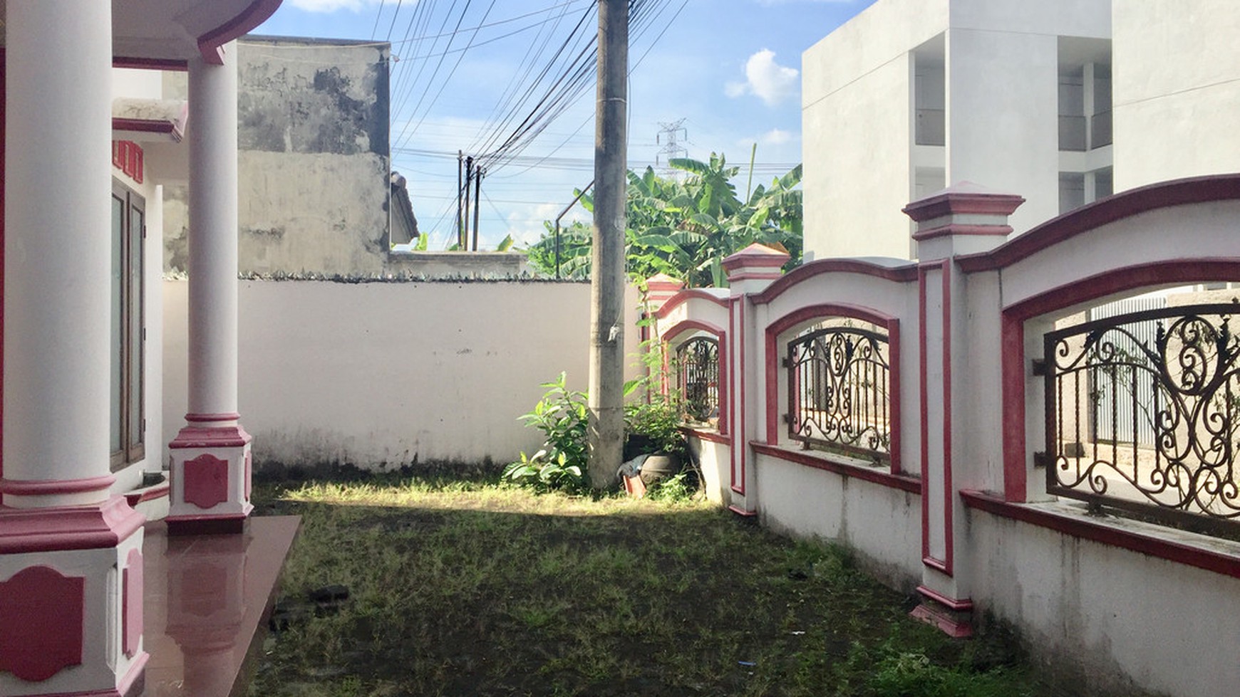 RUMAH STRATEGIS DENGAN BANGUNAN MEGAH DI JL KALIMANTAN, SLEMAN