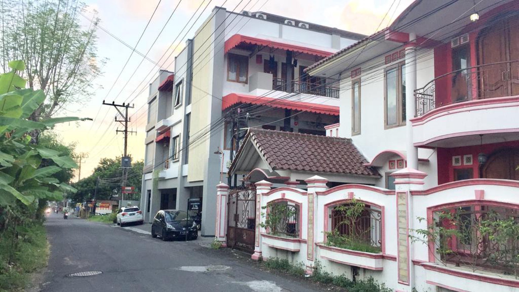 RUMAH STRATEGIS DENGAN BANGUNAN MEGAH DI JL KALIMANTAN, SLEMAN