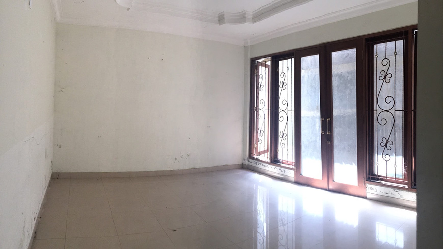 RUMAH STRATEGIS DENGAN BANGUNAN MEGAH DI JL KALIMANTAN, SLEMAN