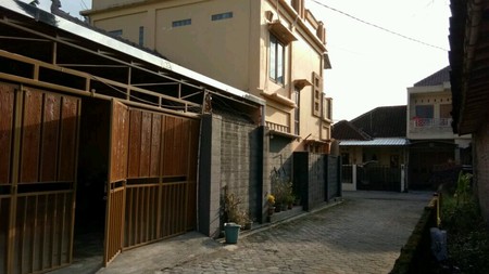 RUMAH CANTIK 3LANTAI, SIAP HUNI, DI MEJING LOR, GAMPING