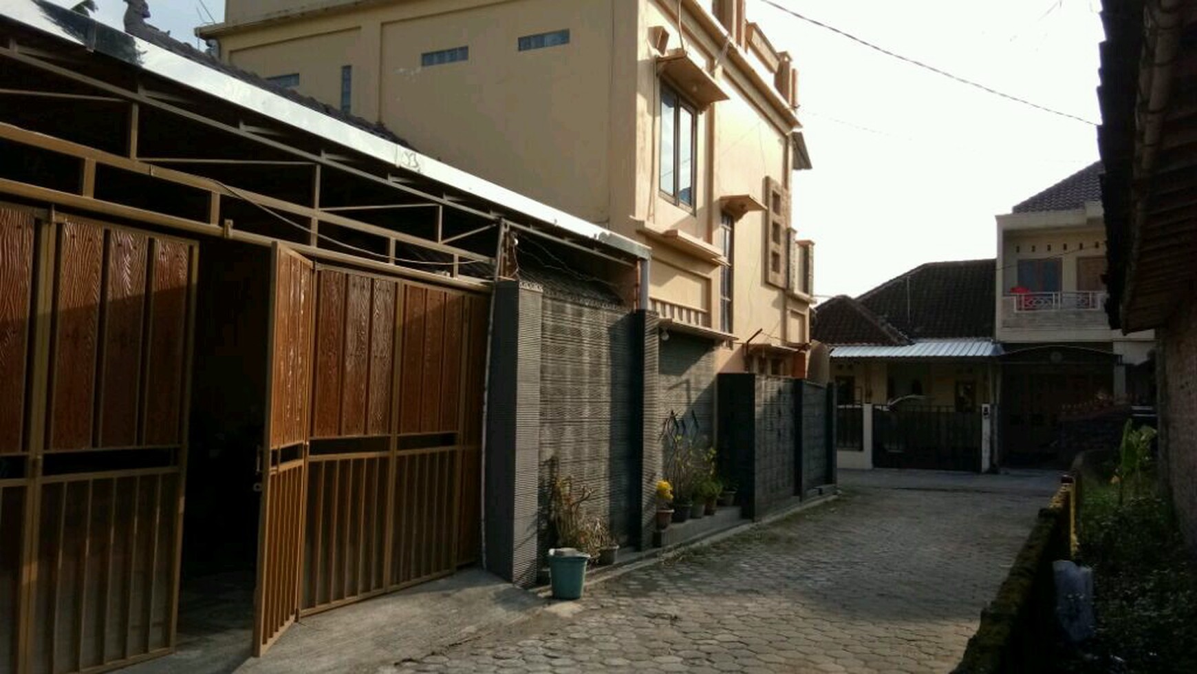 RUMAH CANTIK 3LANTAI, SIAP HUNI, DI MEJING LOR, GAMPING