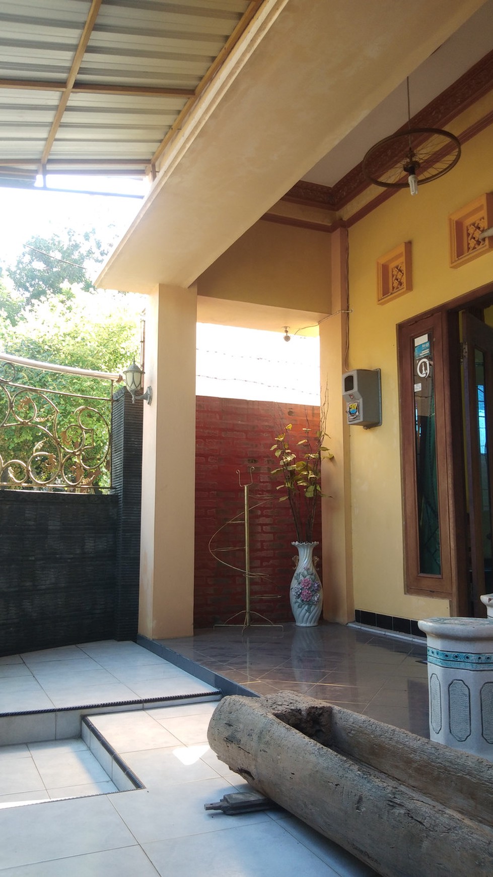 RUMAH CANTIK 3LANTAI, SIAP HUNI, DI MEJING LOR, GAMPING