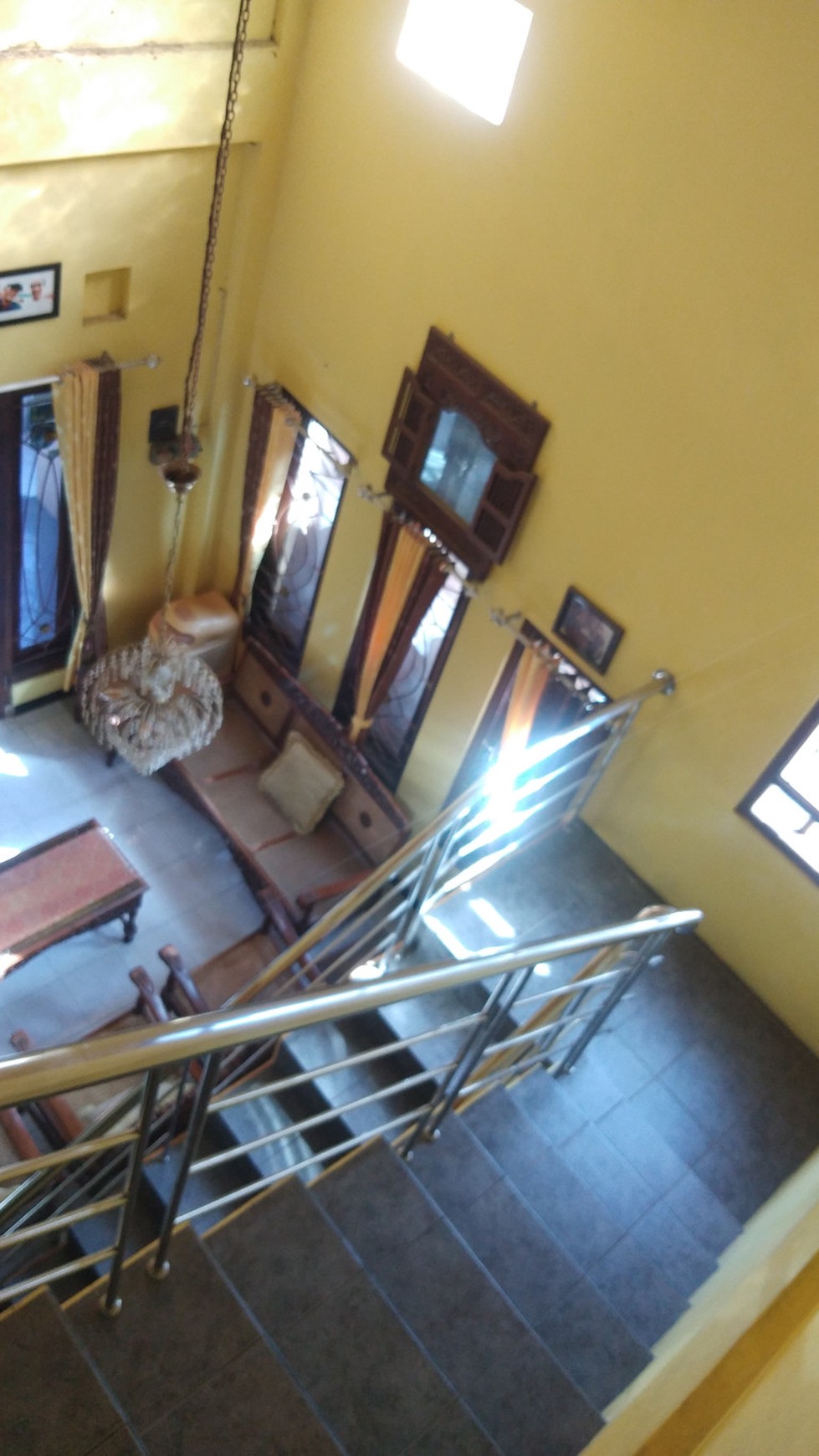 RUMAH CANTIK 3LANTAI, SIAP HUNI, DI MEJING LOR, GAMPING