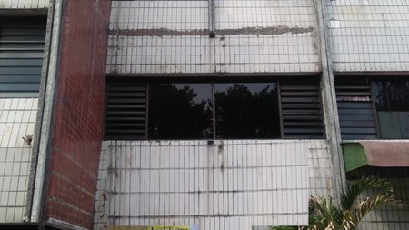 Ruko 3.5 lantai di komplek pertokoan Ambengan