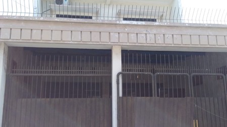 Rumah 2 lantai jalan petemon