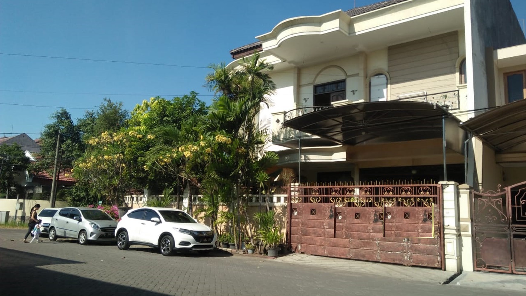 Rumah mewah 2.5 lantai Jalan Manyar Kertoadi