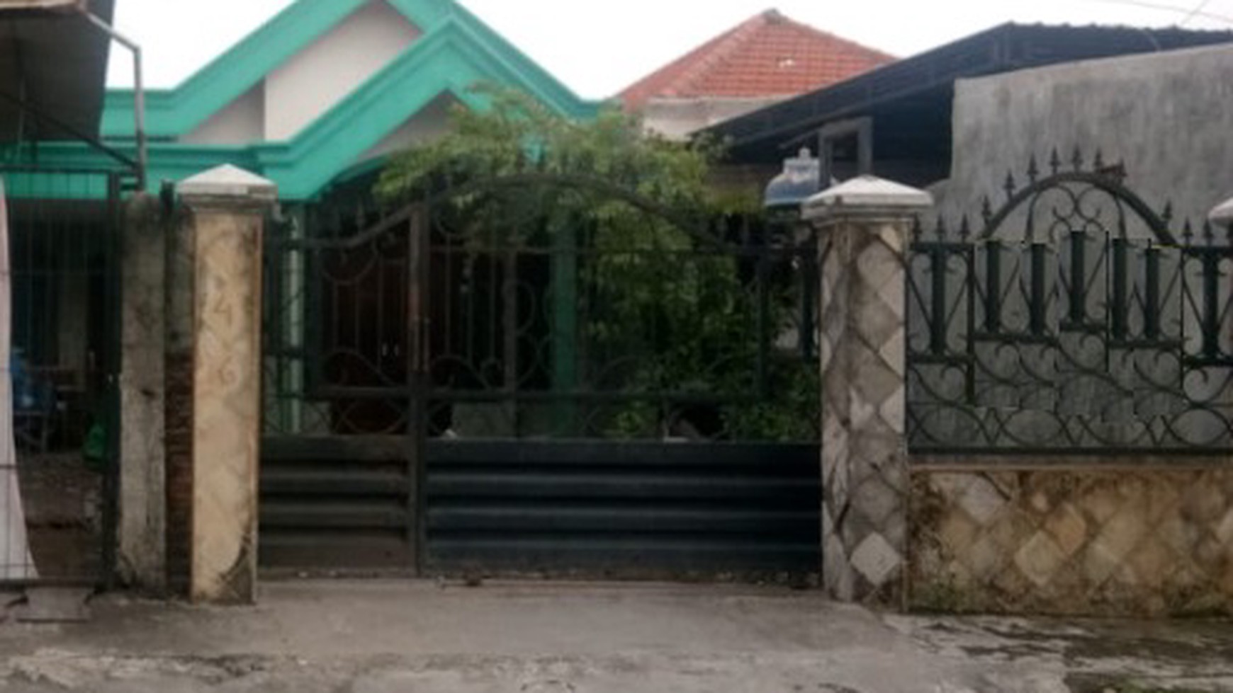 Rumah di pinggir kota jalan sambikerep