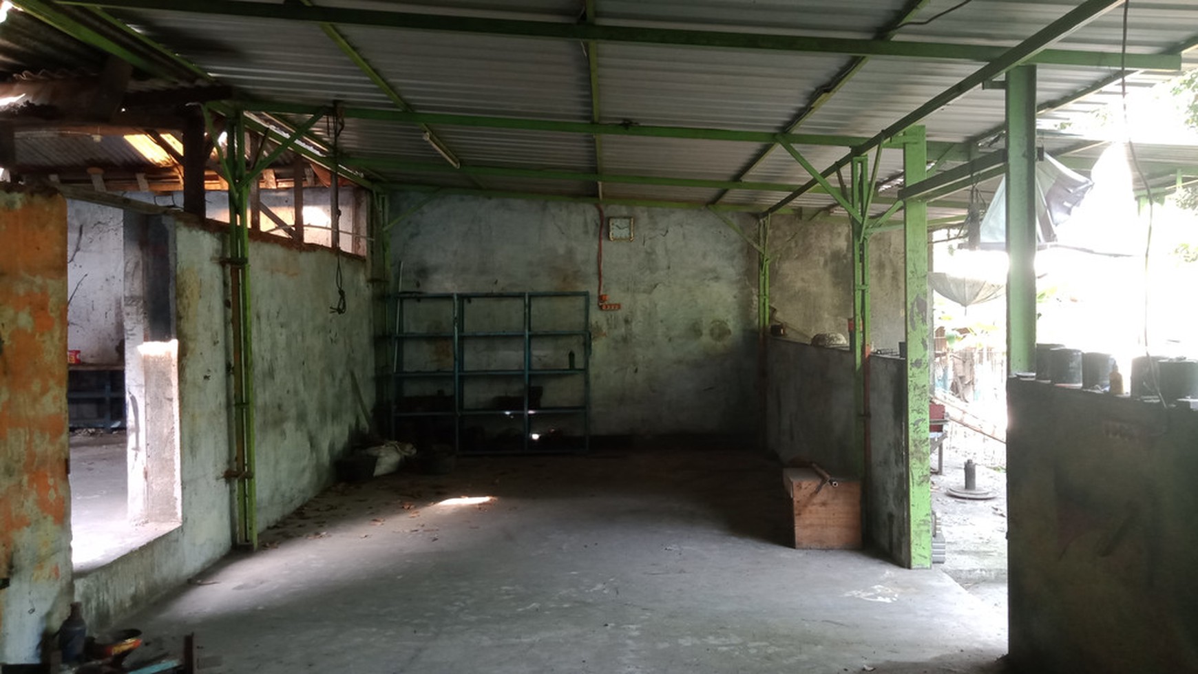 TANAH DAN BANGUNAN LOKASI STRATEGIS, DEKAT TRANSMART DI JL YOGYA-SOLO