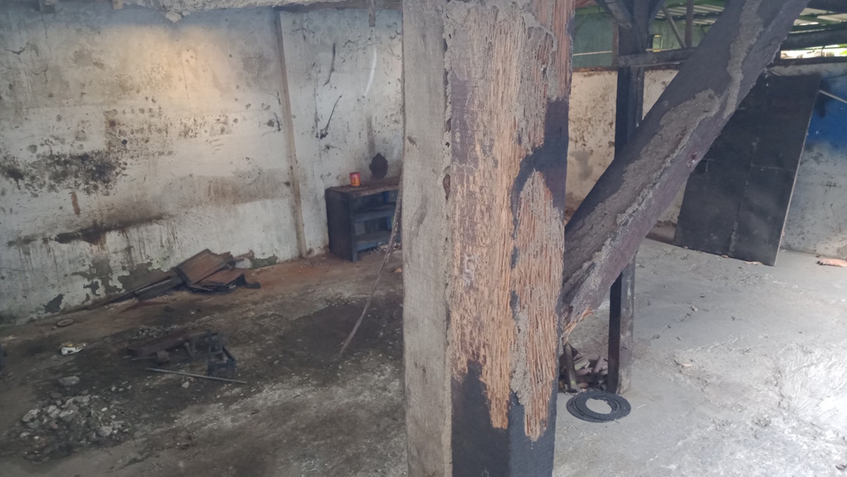 TANAH DAN BANGUNAN LOKASI STRATEGIS, DEKAT TRANSMART DI JL YOGYA-SOLO