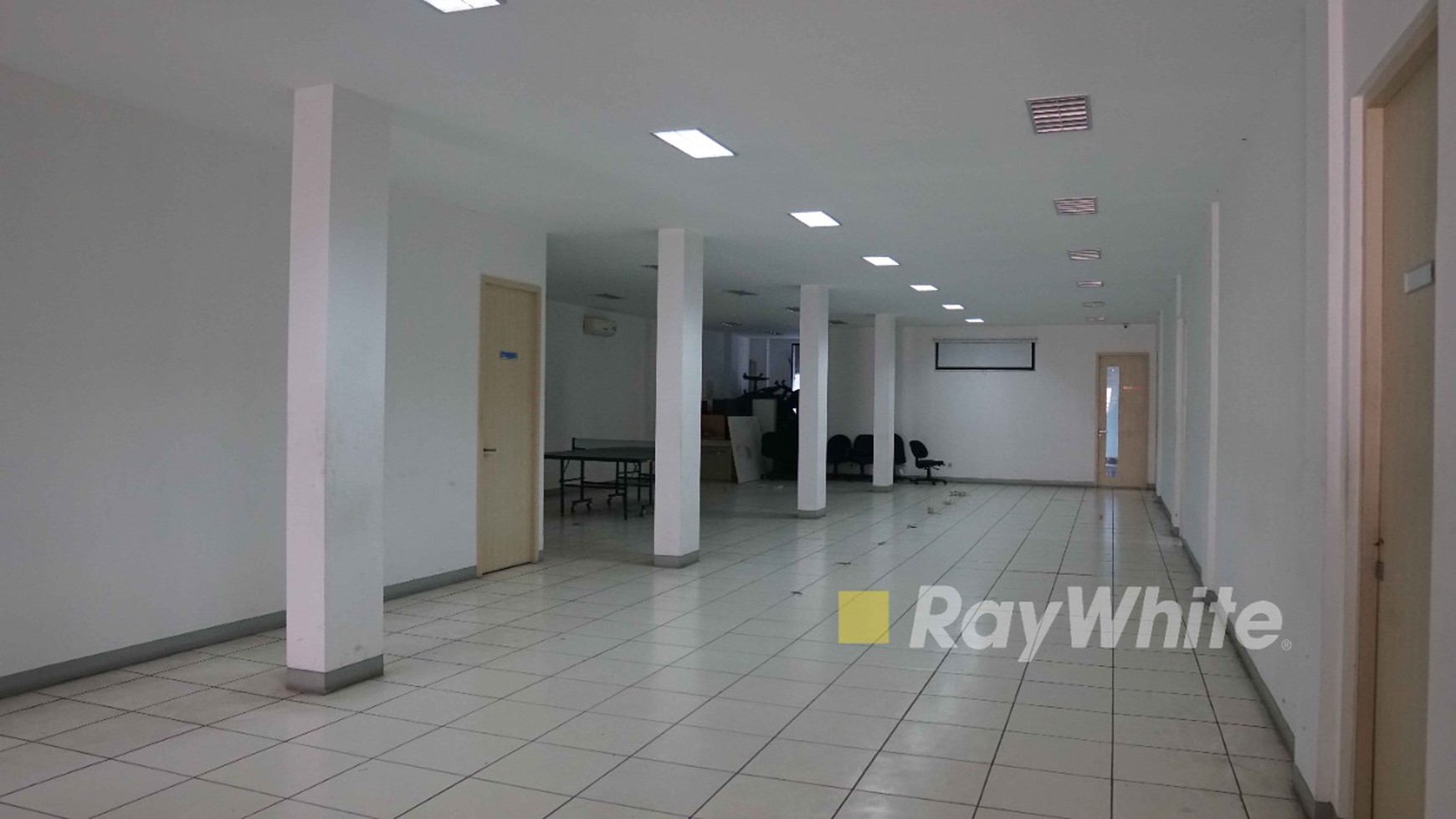 BEST DEAL Disewakan Gedung Eks Bank di Fatmawati
