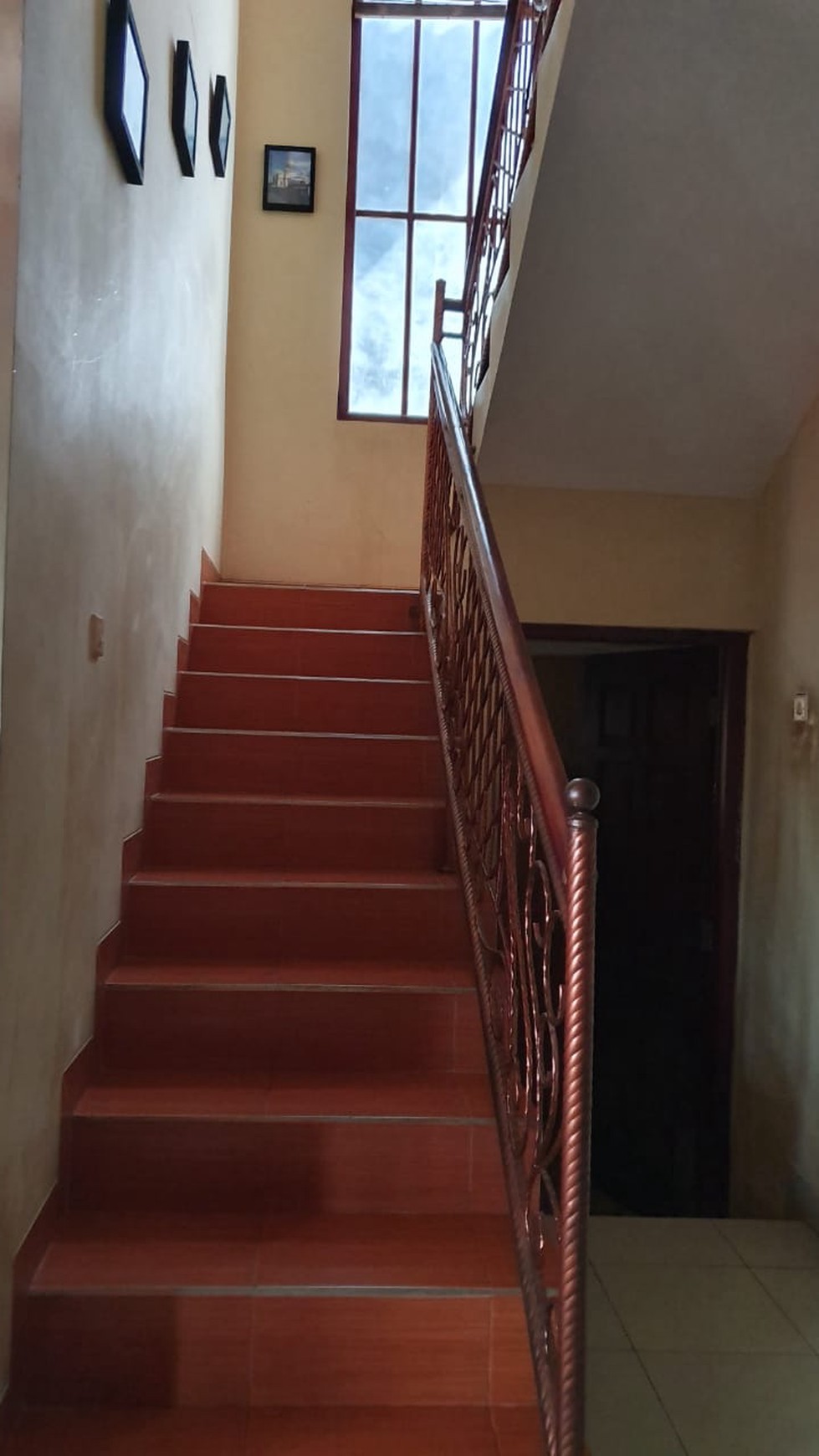RUMAH MEWAH 2 LT DALAM PERUMAHAN, DEKAT JL PALAGAN, SLEMAN