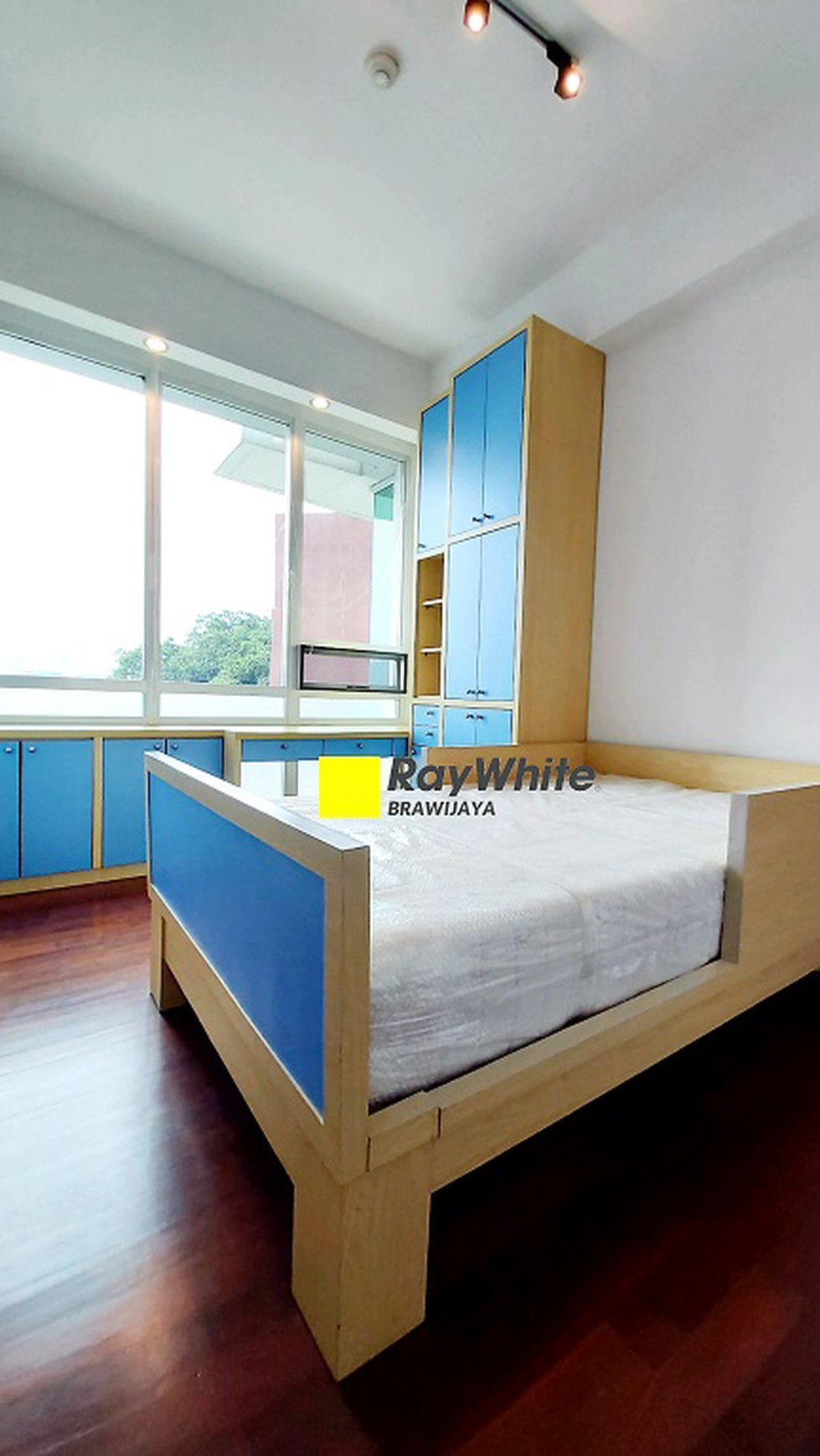 Apartemen di Kemang Village, Tower Tiffany, Siap Huni, Semi Furnished, 4 Bedrooms