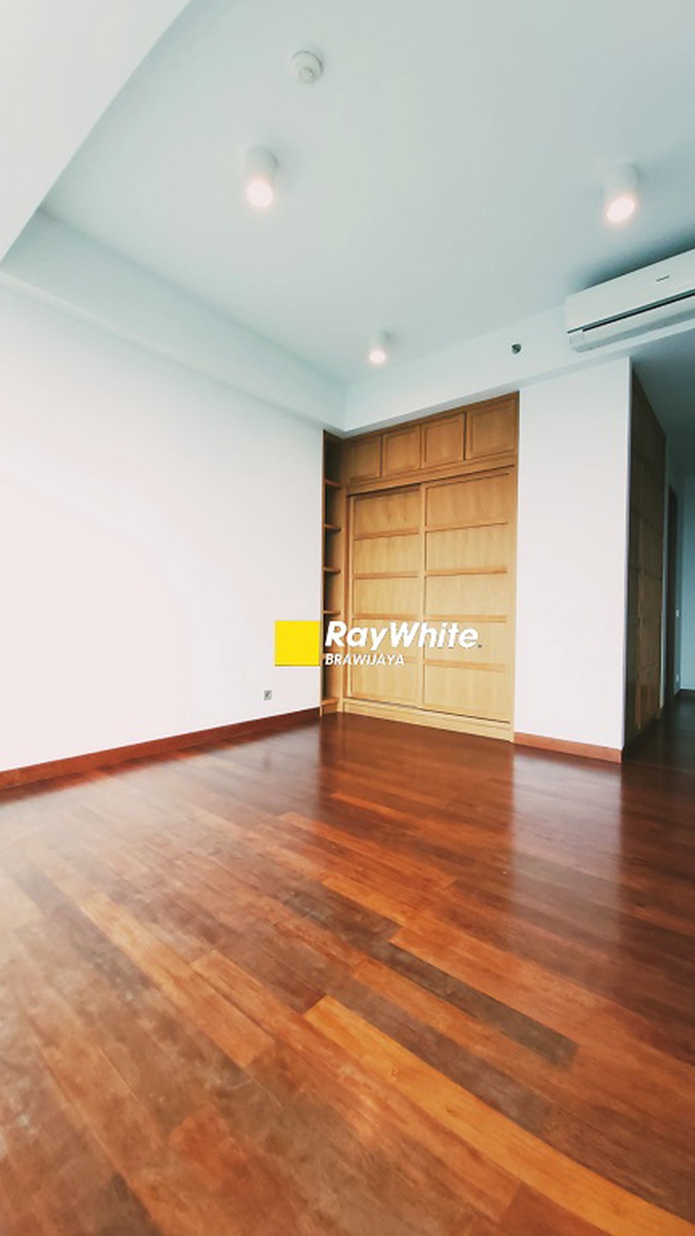 Apartemen di Kemang Village, Tower Tiffany, Siap Huni, Semi Furnished, 4 Bedrooms