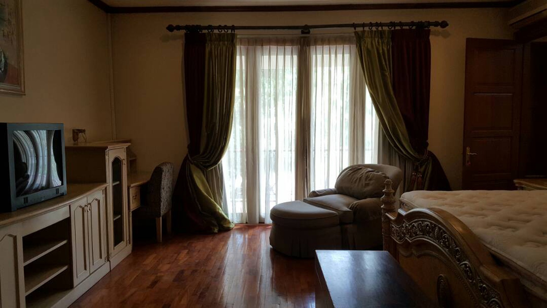 Rumah besar,siap huni di Bintaro Jaya 9