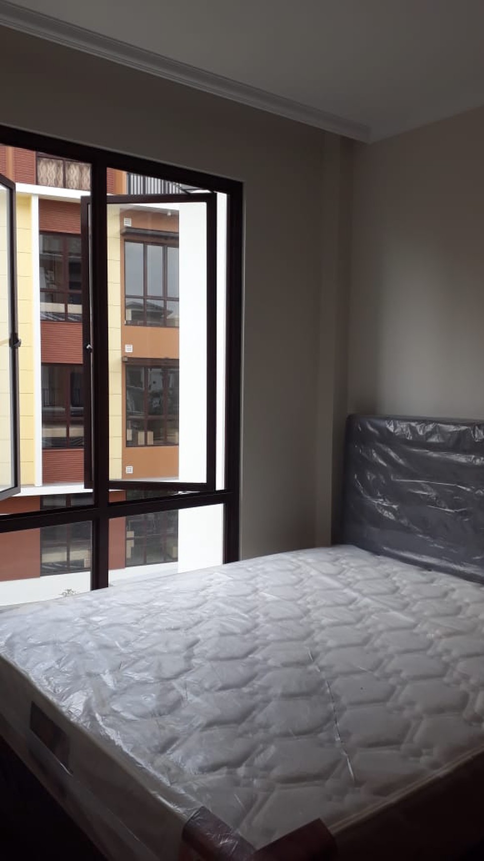 Disewa murah apartemen strategis, siap huni, Vanya Park Assati BSD City Tangerang Banten