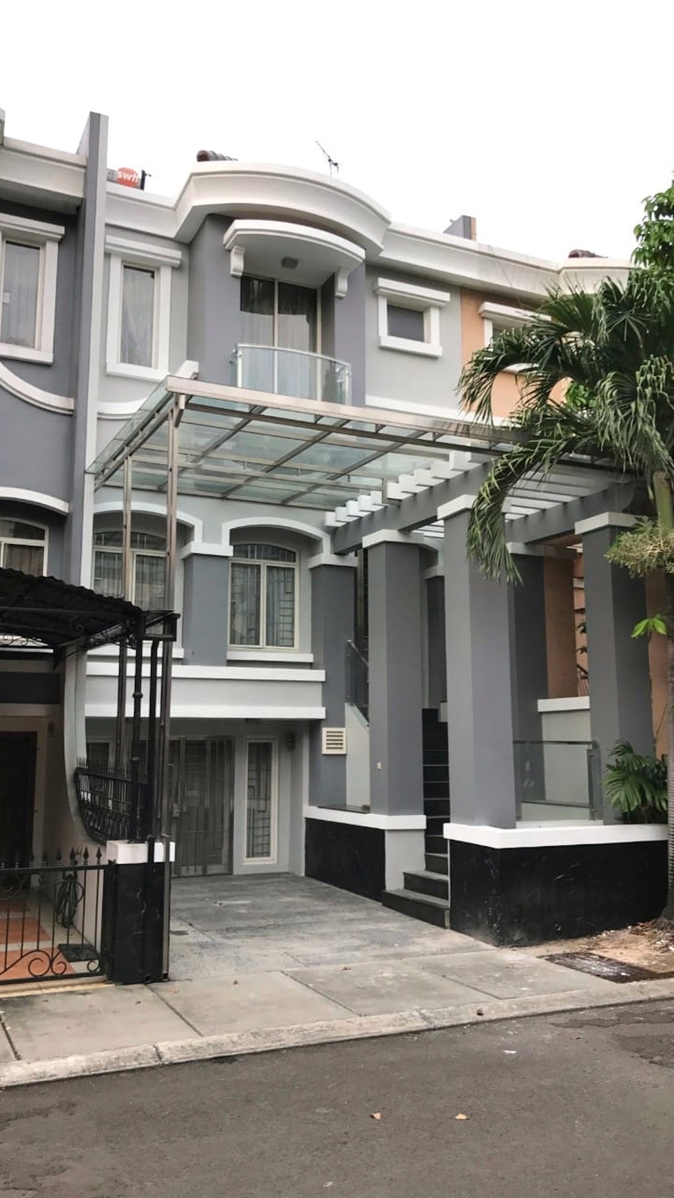 Rumah Disewa 3 Lantai, Bukit Gading Mediterania, Luas 108m2