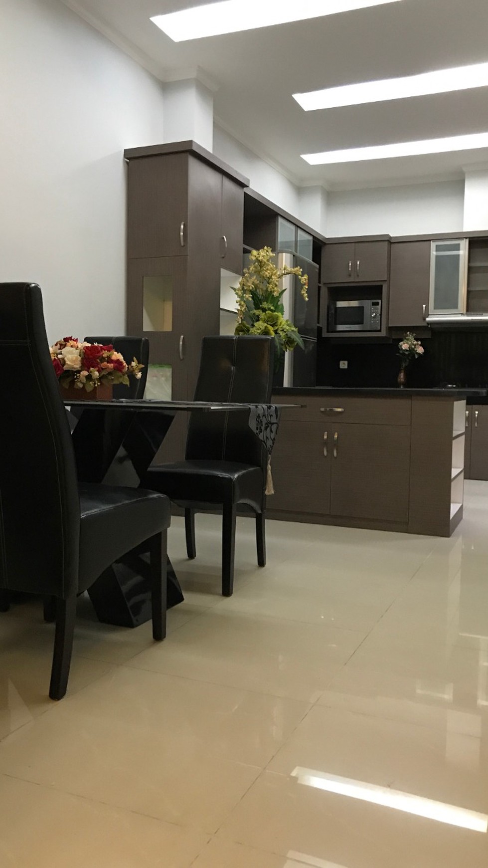 Rumah Disewa 3 Lantai, Bukit Gading Mediterania, Luas 108m2