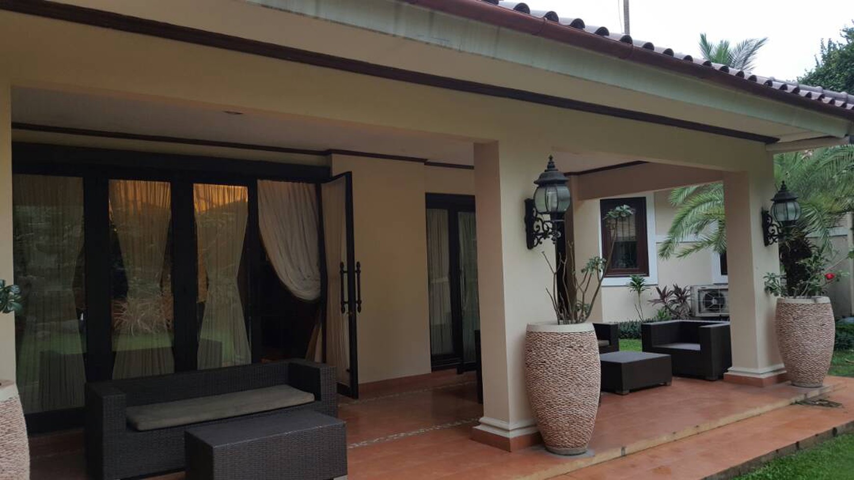 Rumah MEWAH, Halaman Besar, dan Hunian Asri @Puri Bintaro