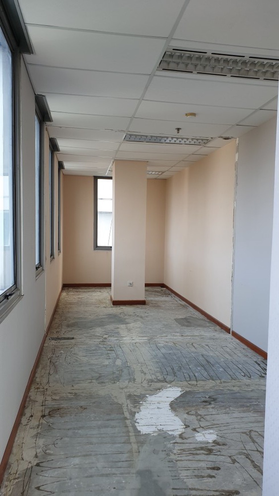 [ Office Space Gedung Plaza SUA, Tebet Barat ]