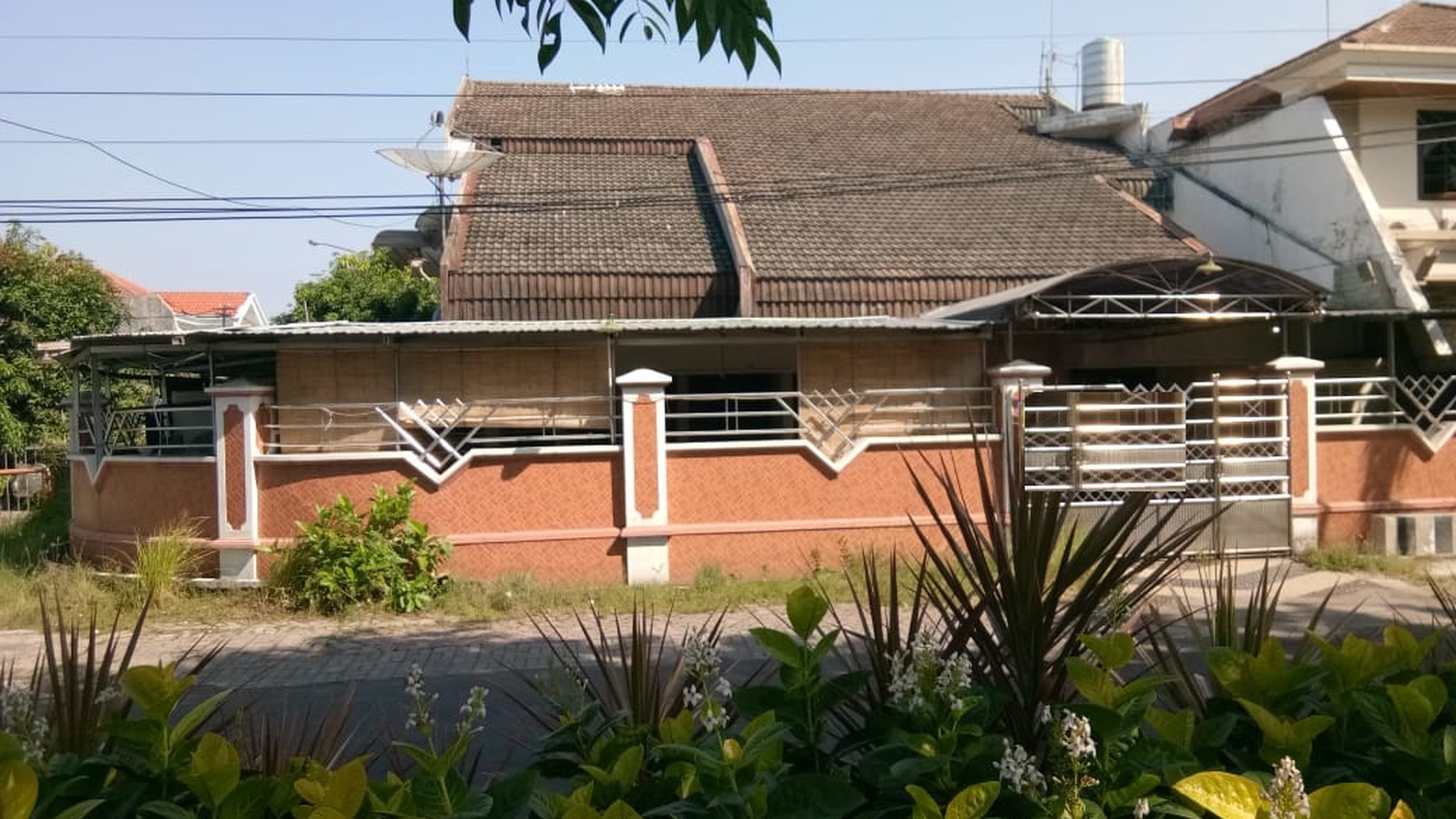 Rumah Hook jalan Dharmahusada indah Surabaya
