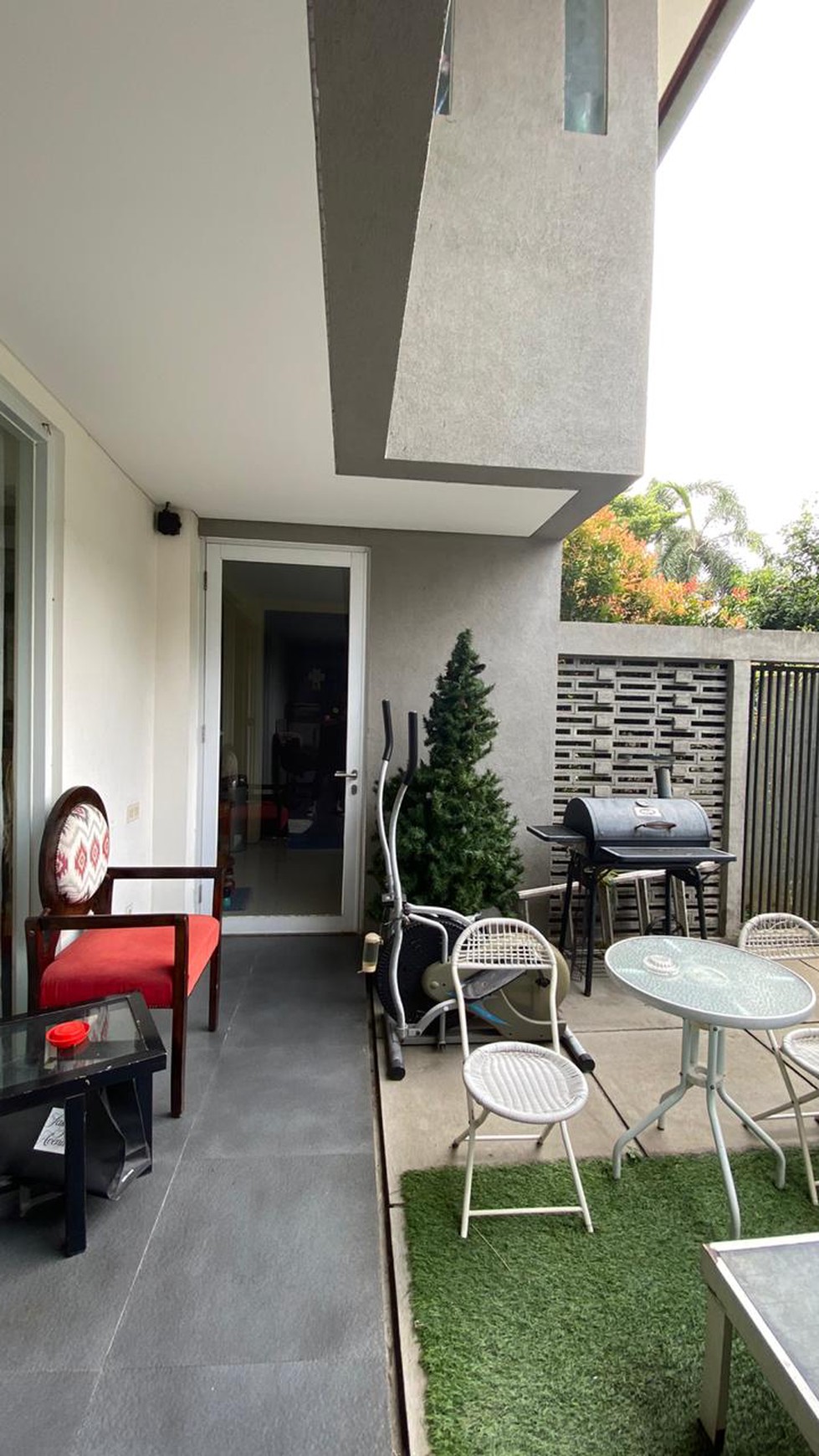 Rumah Asri di Veteran Deplu Town House